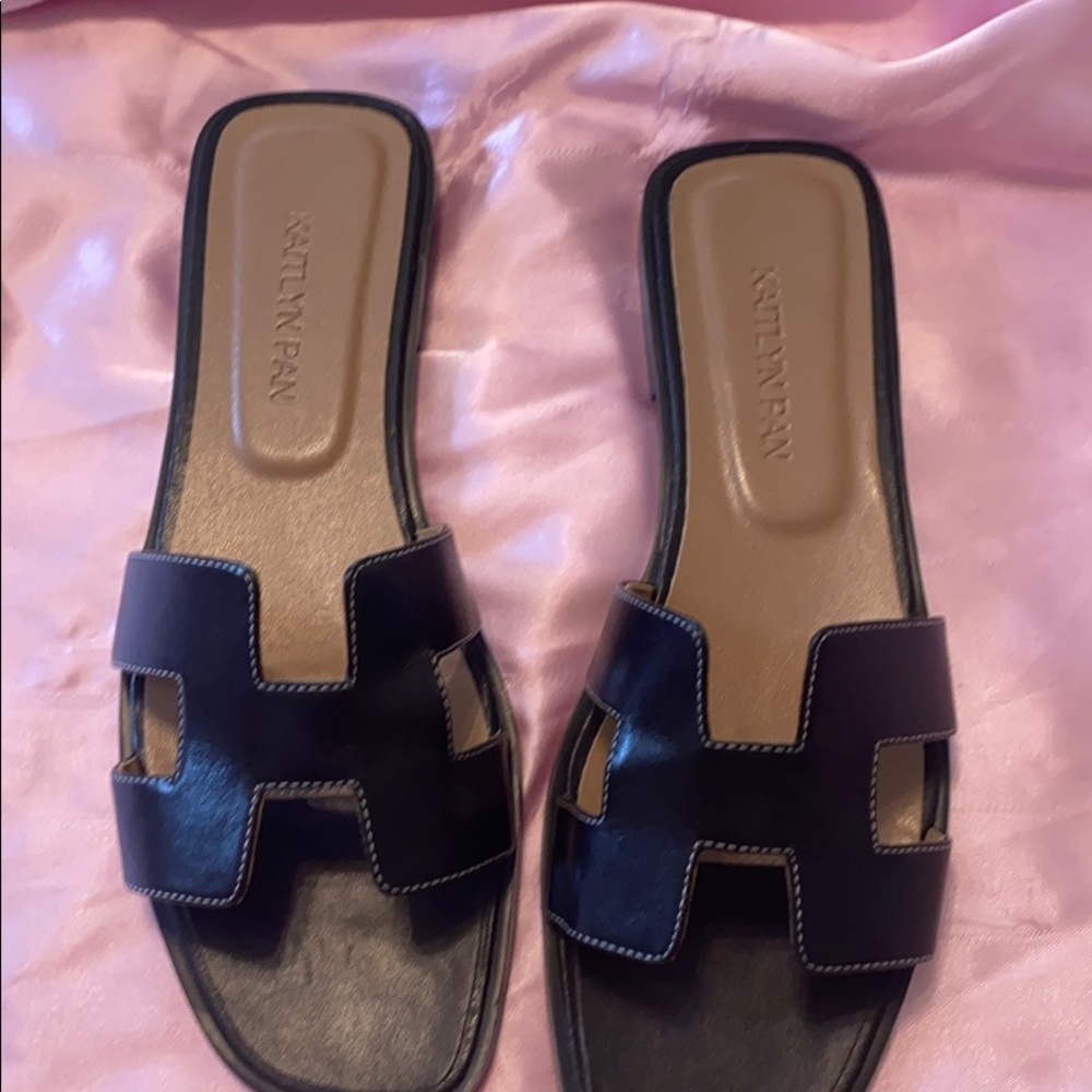 Kaitlyn pan sandals